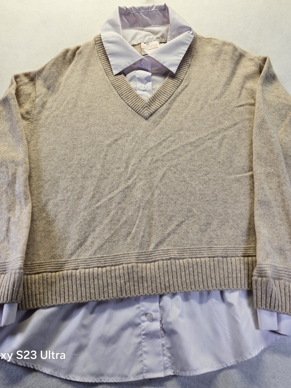 Brodie Cashmere 100% Cashmere Layered V Neck Sweater Faux Shirt Beige Women's